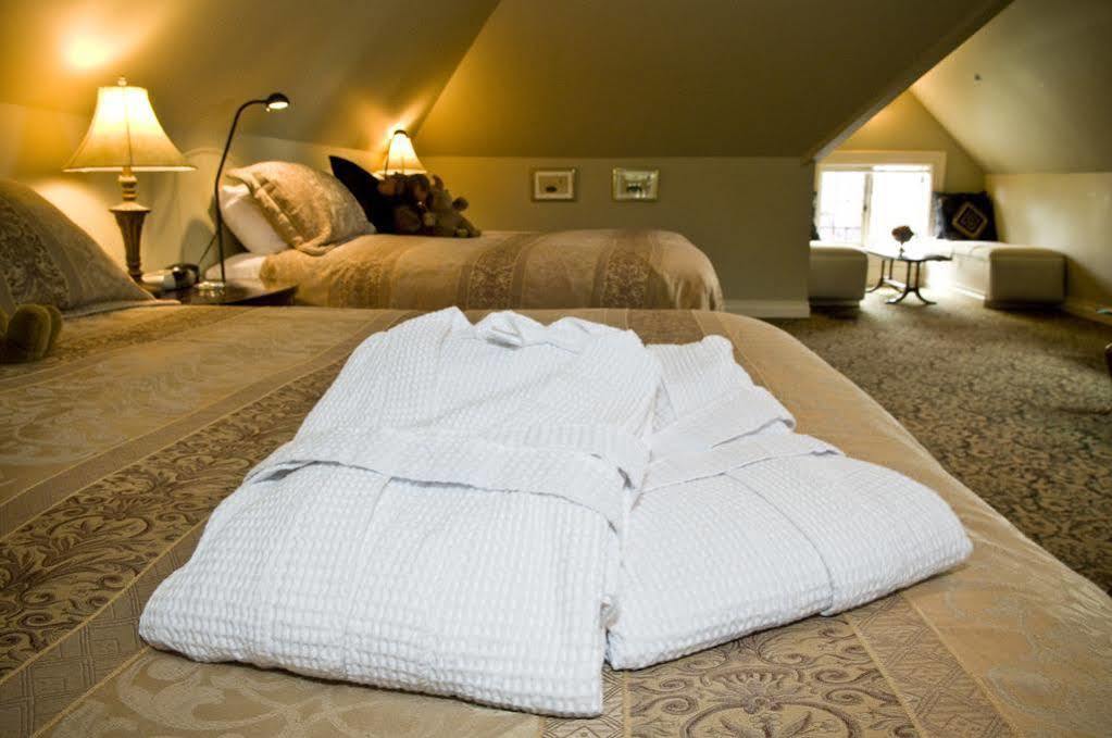 O Canada House Bed & Breakfast Ванкувер Екстер'єр фото